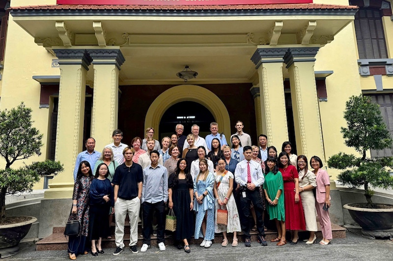 “Cây cầu” nhân văn đưa những người con trở về nguồn cội